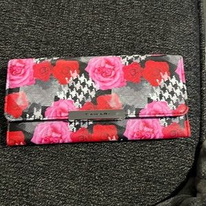 Tahari trifold snap floral wallet